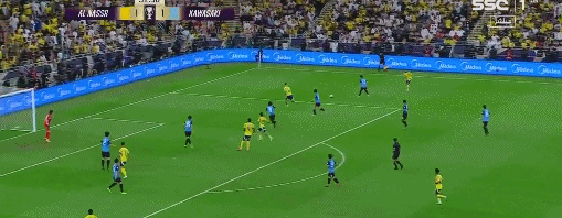 Ronaldo bất lực! Đánh đầu vào khung thành + bỏ lỡ bàn gỡ hòa ở phút 96, anh mím môi và dang tay sau trận đấu với vẻ mặt đau đớn