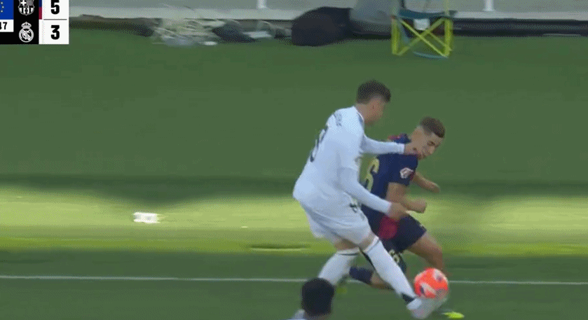 World Sports xem lại những quyết định gây tranh cãi trong trận derby quốc gia: Chuameni thoát thẻ đỏ + không bị phạt vì lỗi dùng tay chơi bóng