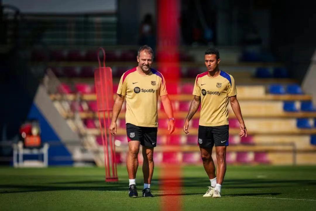 Mundo Deportivo: Flick hy vọng Thiago sẽ gia nhập đội ngũ huấn luyện của Barcelona vào mùa giải tới và cả hai đang thảo luận về cách hợp tác