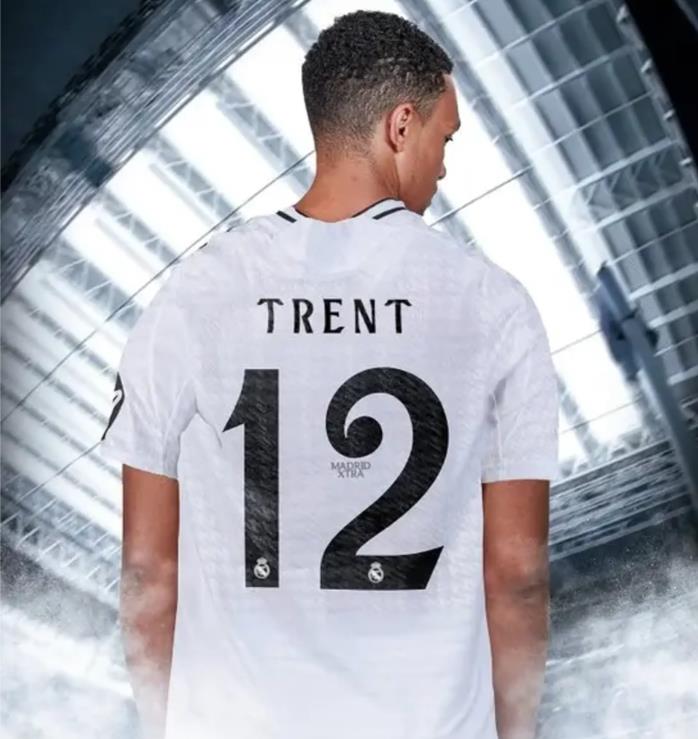 Truyền thông phương Tây: Arnold đã xác nhận số áo của mình tại Real Madrid, từ bỏ số 66 và đổi sang số 12
