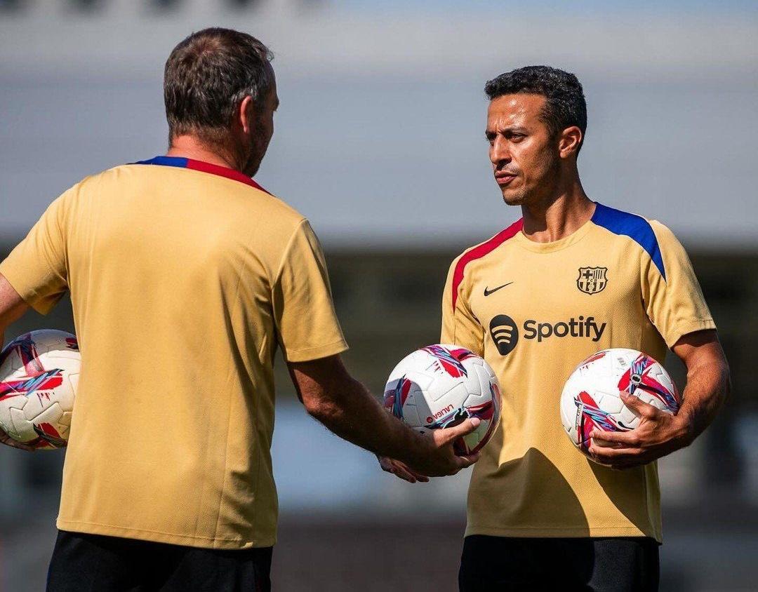 ESPN: Thiago sắp trở lại Barcelona và trở thành thành viên trong ban huấn luyện của Flick một lần nữa