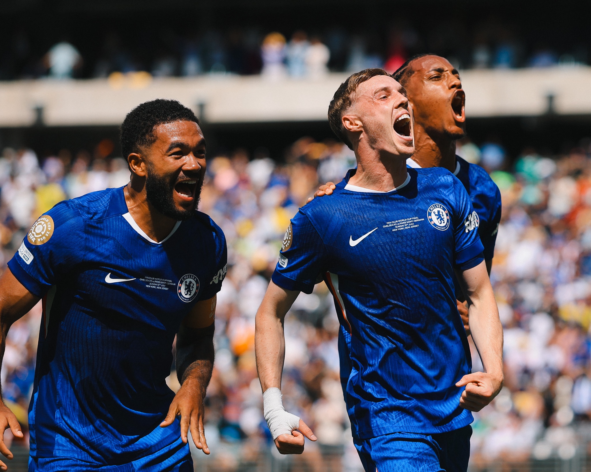 Đừng để bị đánh bại! Paris đã đánh bại gã khổng lồ Ngoại hạng Anh tại Champions League, và The Blues đã bảo vệ thành công vinh quang Ngoại hạng Anh tại Club World Cup