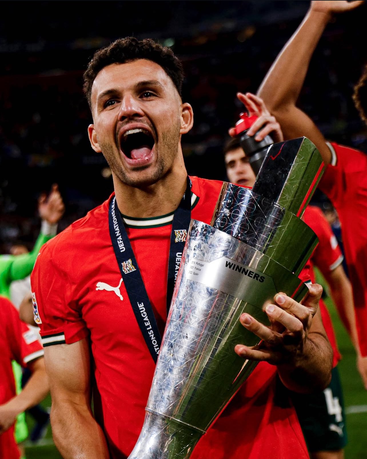 Phóng viên: Milan đã liệt kê Gonzalo Ramos là mục tiêu quan trọng và đã chuẩn bị 30 triệu bảng cho anh.