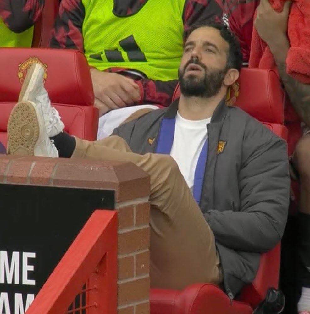 Trước khi Bruno Fernandes thực hiện quả phạt đền, anh có nghĩ đến tương lai không? Amorim: Không, tôi chỉ nghĩ anh ấy sẽ không bỏ lỡ cơ hội. Trước khi Bruno Fernandes thực hiện quả phạt đền, anh có nghĩ đến tương lai không? Amorim: Không, tôi chỉ nghĩ anh ấy sẽ không bỏ lỡ cơ hội.