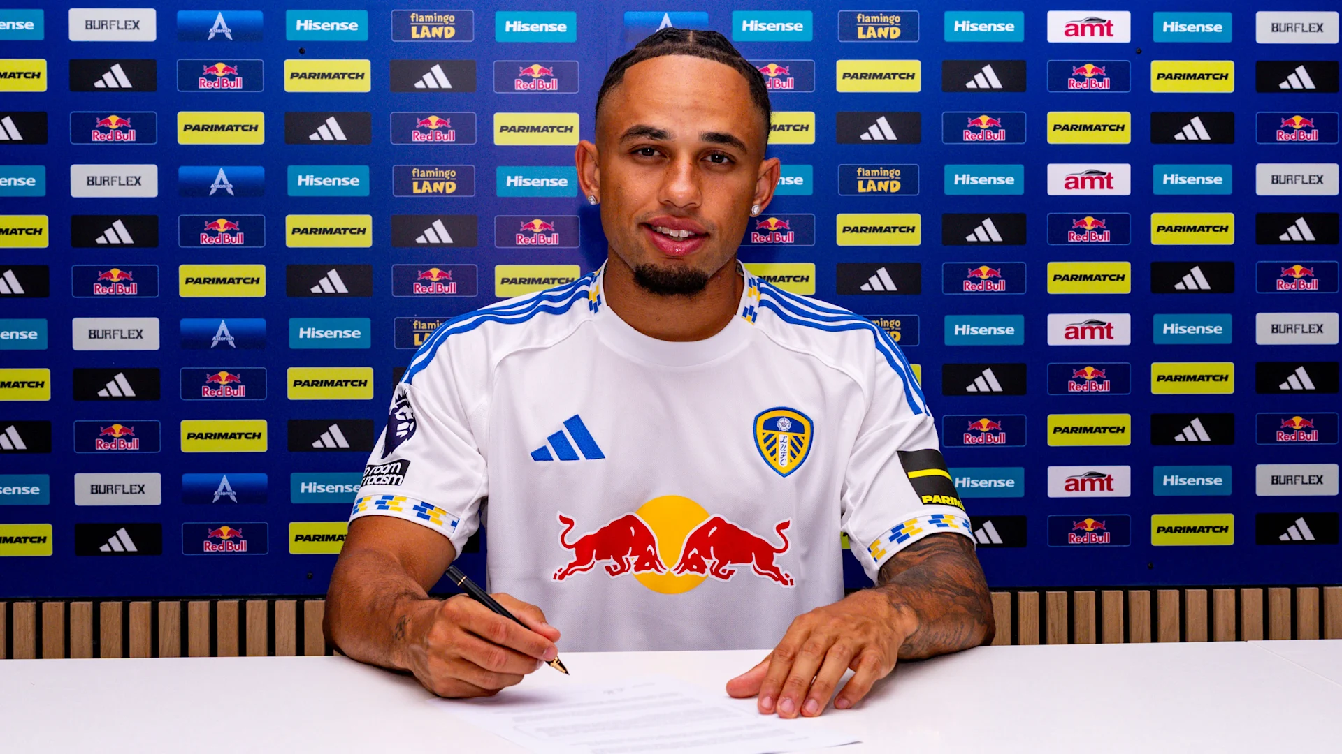 Chính thức: Leeds United ký hợp đồng với tiền đạo Okafor của AC Milan với mức phí chuyển nhượng được cho là vượt quá 20 triệu euro