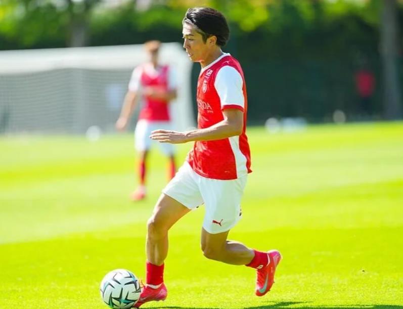 Keito Nakamura chọn cách bỏ tập để trốn khỏi Reims, truyền thông Pháp chỉ trích anh thiếu chuyên nghiệp