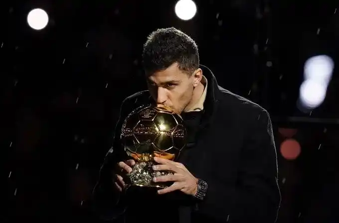Messi và Ronaldo đã không có tên trong danh sách ứng cử viên trong hai năm liên tiếp, và Rodri cũng không có tên trong danh sách đề cử Quả bóng vàng năm ngoái.