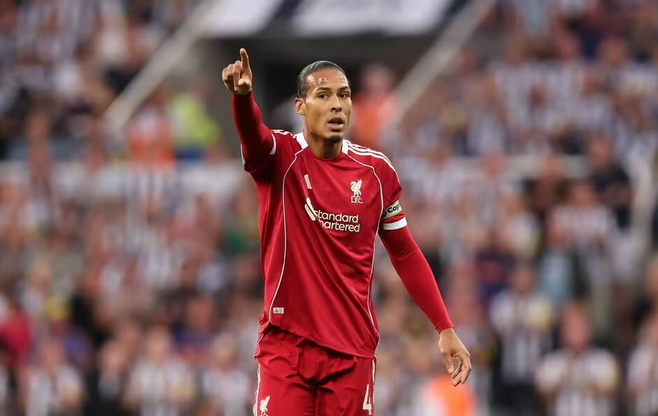 Van Dijk: Liverpool vẫn cần phải cải thiện nếu muốn bảo vệ danh hiệu, còn Arsenal luôn là ứng cử viên cho chức vô địch.