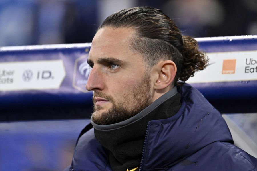 Phóng viên: Rabiot chủ động gọi điện cho Chiellini, hy vọng được trở lại Juventus