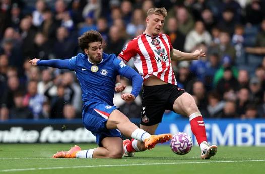 Marc Guiu bị chỉ trích dữ dội sau trận thua Sunderland.