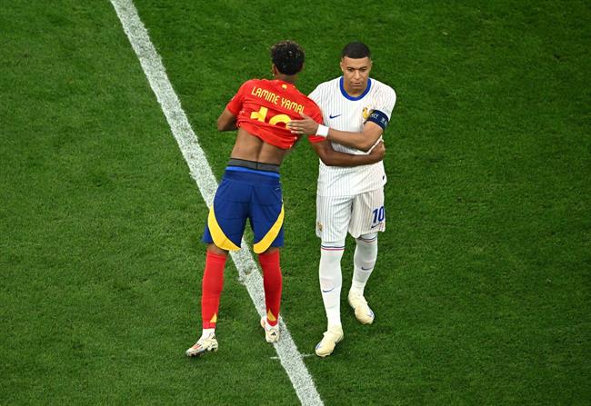 Kylian Mbappe Làm ơn hãy để Lamine Yamal được yên 1