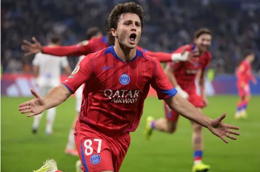 Nani tiếc nuối khi MU bỏ qua cơ hội chiêu mộ Joao Neves. Nani tiec nuoi khi MU bo qua co hoi chieu mo Joao Neves.