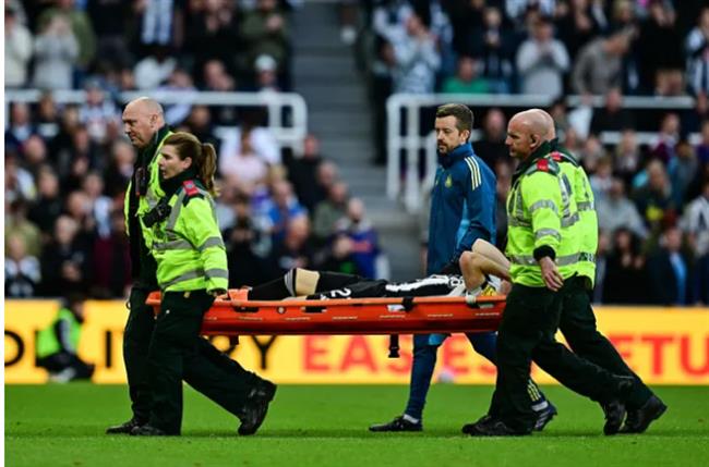 Newcastle thiệt đơn thiệt kép sau trận thua Arsenal